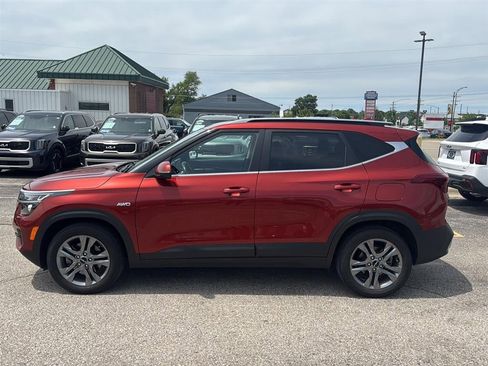 Used 2023 Kia Seltos S AWD/4WD image 2