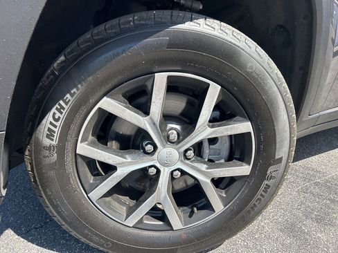 Used 2025 Jeep Grand Cherokee L Limited image 36