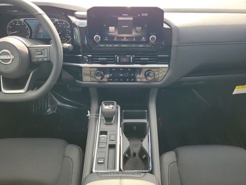 New 2025 Nissan Pathfinder SV image 18