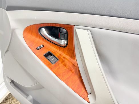 Used 2011 Toyota Camry XLE w/ SE/XLE Extra-Value Pkg image 23