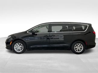 Used 2024 Chrysler Pacifica Touring-L FWD video 2
