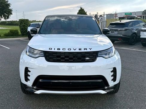 New 2025 Land Rover Discovery Dynamic SE image 10