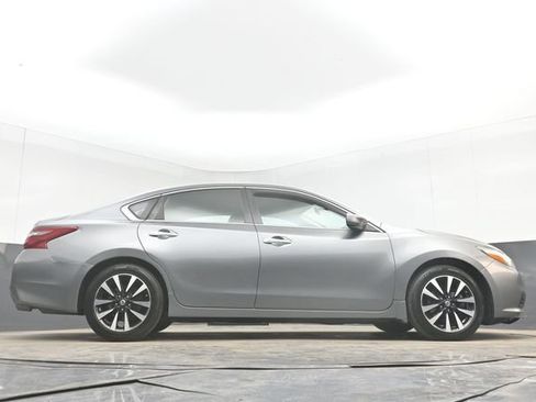 Used 2018 Nissan Altima 2.5 SV FWD image 46