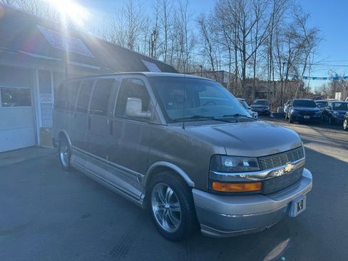 Used 2004 Chevrolet Express 1500 image 1