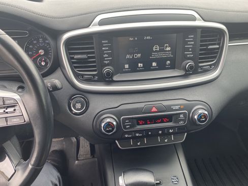 Used 2020 Kia Sorento S FWD image 13