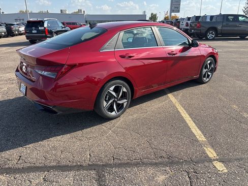 Certified 2023 Hyundai Elantra Limited w/ Preferred Accessory Package image 3
