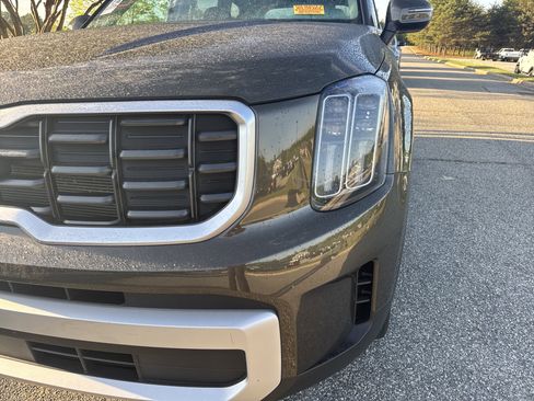 Used 2025 Kia Telluride S image 6