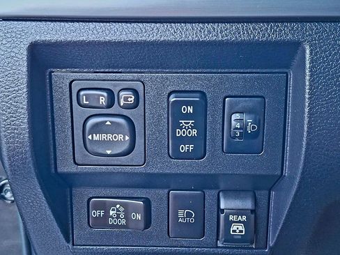 Used 2020 Toyota Tundra Platinum AWD/4WD image 29