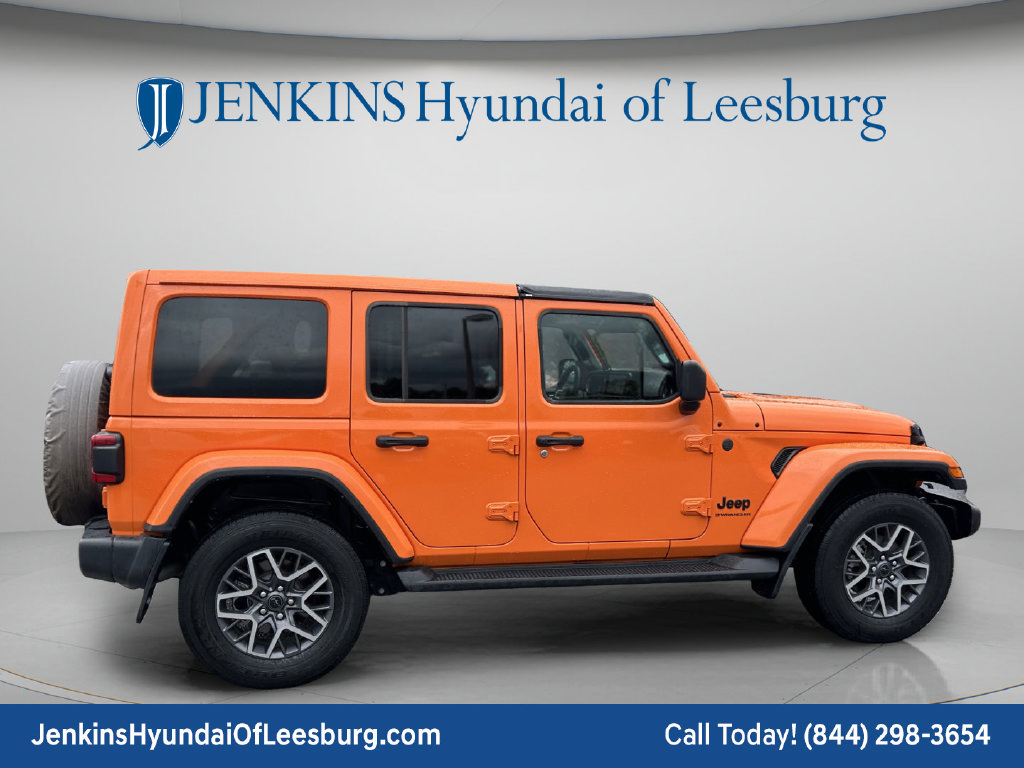 Used 2025 Jeep Wrangler Unlimited Sahara AWD/4WD image 4