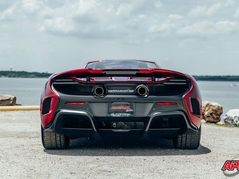 Used 2016 McLaren 675LT Coupe RWD image 17