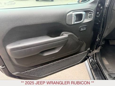 Certified 2025 Jeep Wrangler Unlimited Rubicon AWD/4WD image 12
