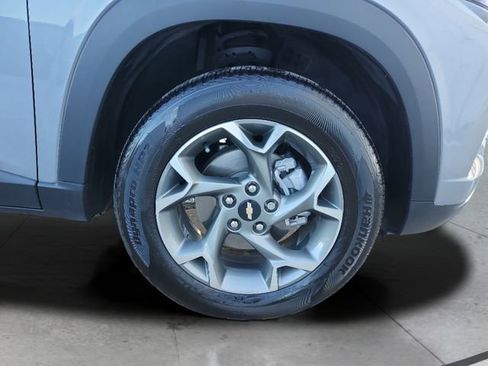 Certified 2025 Chevrolet Trax LT w/ Driver Confidence Package image 28