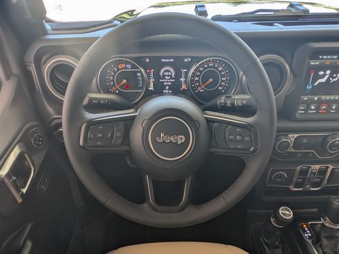 Used 2023 Jeep Wrangler Unlimited Sport AWD/4WD image 23