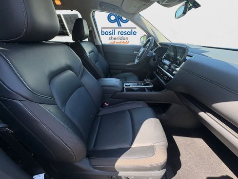 Used 2025 Nissan Pathfinder SL AWD/4WD image 20