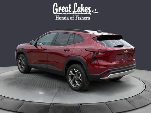 Used 2025 Chevrolet Trax LT FWD image 3