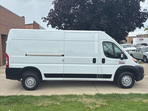 Used 2021 RAM ProMaster 2500 w/ Convenience Group FWD image 4