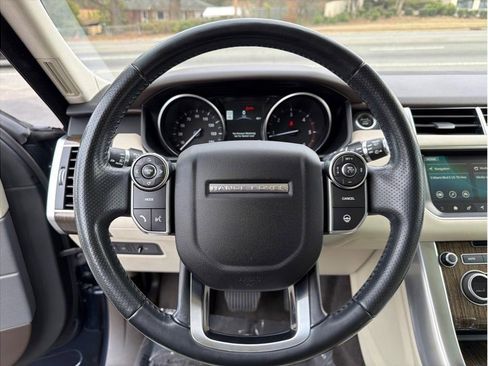 Used 2017 Land Rover Range Rover Sport HSE image 15