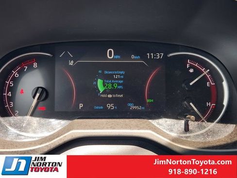 Used 2025 Toyota RAV4 XLE FWD image 17