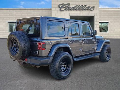 Used 2018 Jeep Wrangler Unlimited Sahara image 7