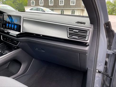 Used 2024 Volkswagen Atlas Cross Sport SE AWD/4WD image 23