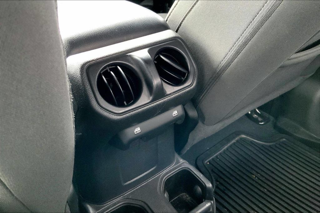 Used 2022 Jeep Gladiator Sport AWD/4WD image 32
