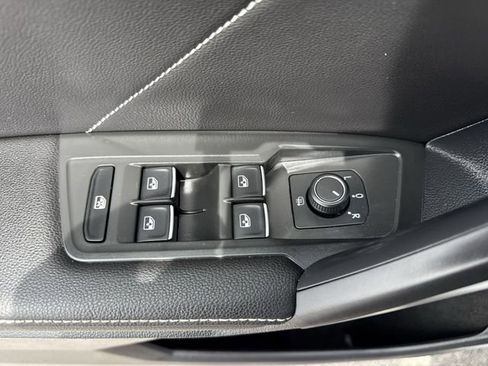 Certified 2023 Volkswagen Tiguan SE R-Line FWD image 23