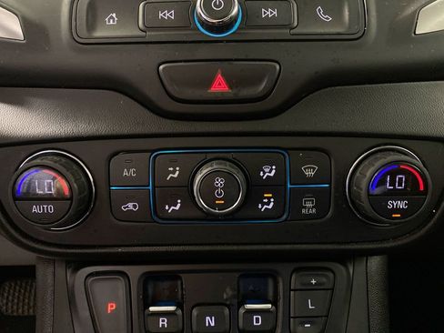 Used 2020 GMC Terrain SLE w/ Driver Convenience Package FWD image 18