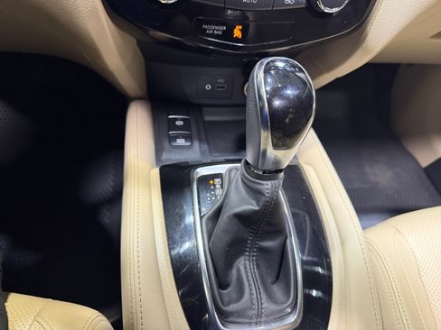 Used 2018 Nissan Rogue SL w/ Premium Package FWD image 26