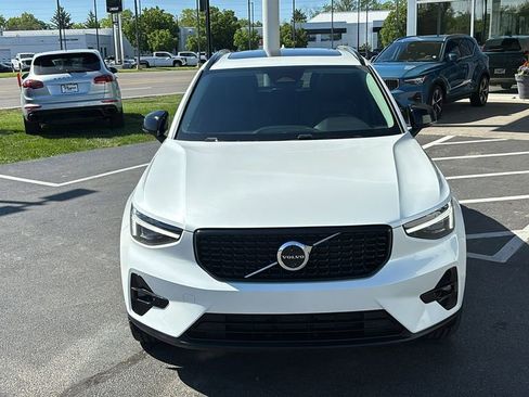 Certified 2026 Volvo XC40 B5 Plus AWD/4WD image 5