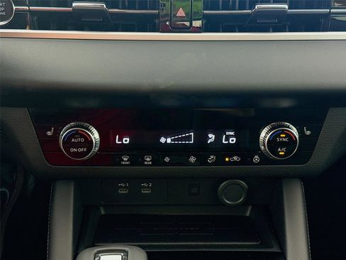 New 2026 Mitsubishi Outlander SE image 15