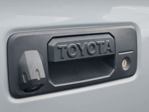 Used 2018 Toyota Tacoma Limited AWD/4WD image 11