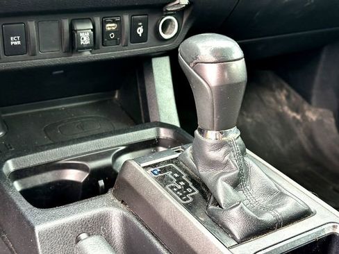 Used 2019 Toyota Tacoma TRD Off-Road AWD/4WD image 17