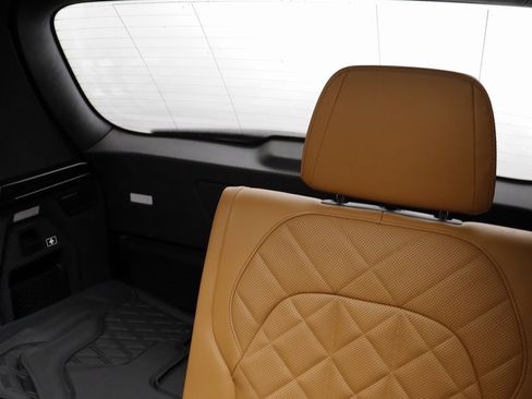 Used 2025 BMW X7 xDrive40i w/ M Sport Package image 15