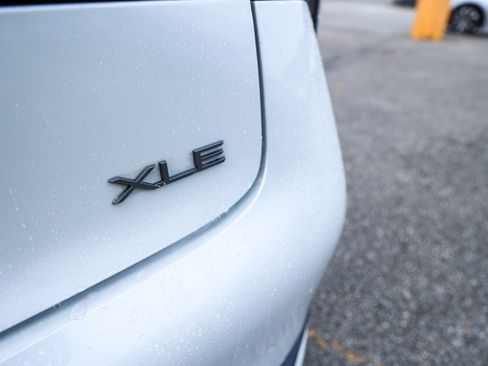 Used 2023 Toyota Prius XLE FWD image 12