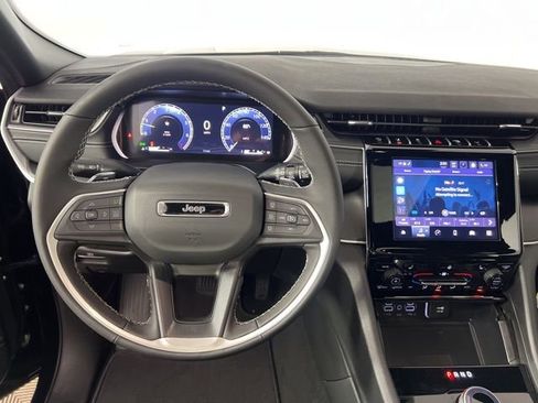 New 2025 Jeep Grand Cherokee Laredo X w/ Luxury Tech Group I image 14