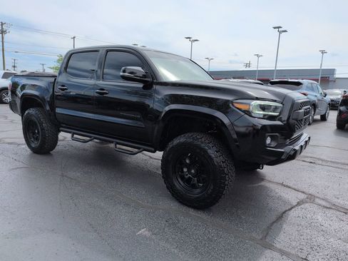 Used 2023 Toyota Tacoma TRD Sport w/ Black Out Package (TMS) image 7
