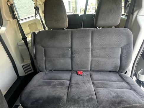 Used 2017 Dodge Grand Caravan SE w/ UConnect Hands-Free Group FWD image 18