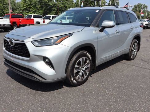 Used 2022 Toyota Highlander XLE AWD/4WD image 37