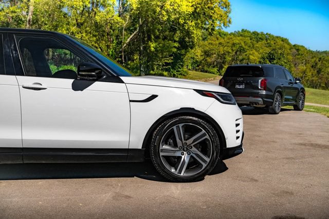 Used 2024 Land Rover Discovery Dynamic SE AWD/4WD image 7