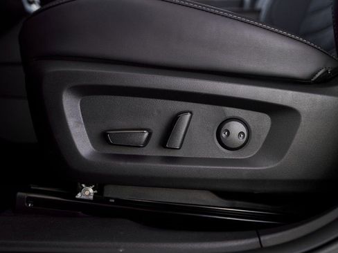 Used 2025 Mitsubishi Outlander SE image 21