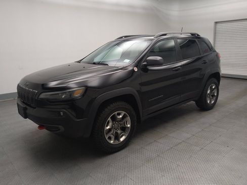 Used 2019 Jeep Cherokee Trailhawk AWD/4WD image 2