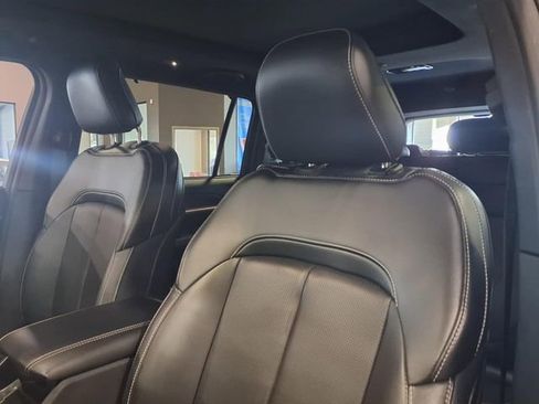 Used 2024 Jeep Grand Cherokee L Limited w/ Luxury Tech Group II AWD/4WD image 18