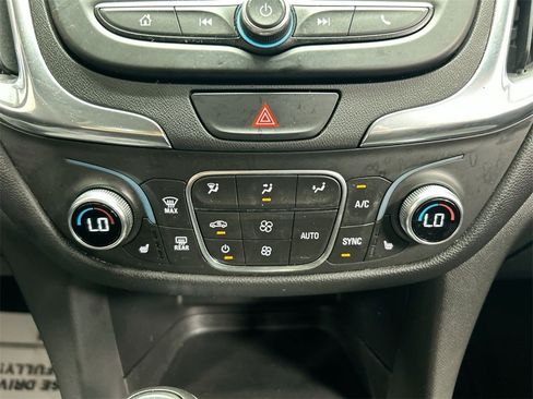 Used 2020 Chevrolet Equinox LT image 16