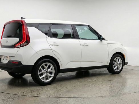 Used 2025 Kia Soul LX w/ LX Technology Package FWD image 9