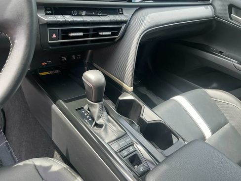 Used 2025 Toyota Camry SE FWD image 12
