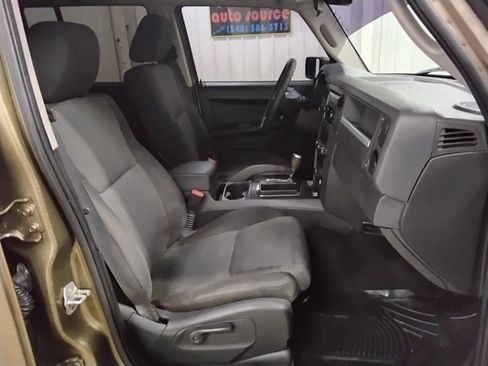 Used 2008 Jeep Commander Sport AWD/4WD image 13