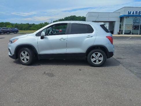 Used 2022 Chevrolet Trax LS w/ Tint and Cruise Package AWD/4WD image 10