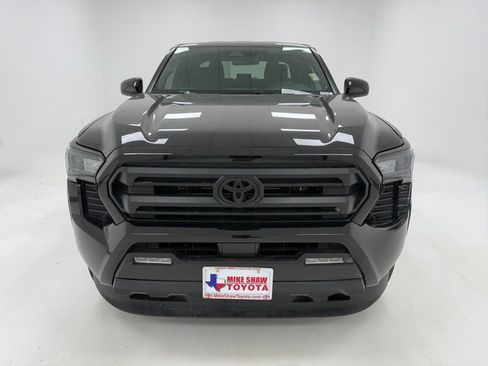 Used 2025 Toyota Tacoma SR5 image 3