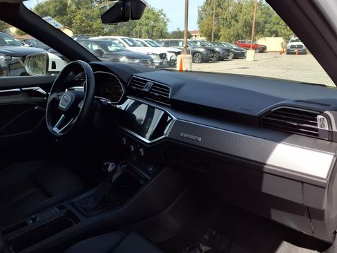 Used 2024 Audi Q3 2.0T Premium Plus image 23