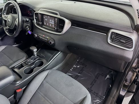 Used 2020 Kia Sorento LX image 38